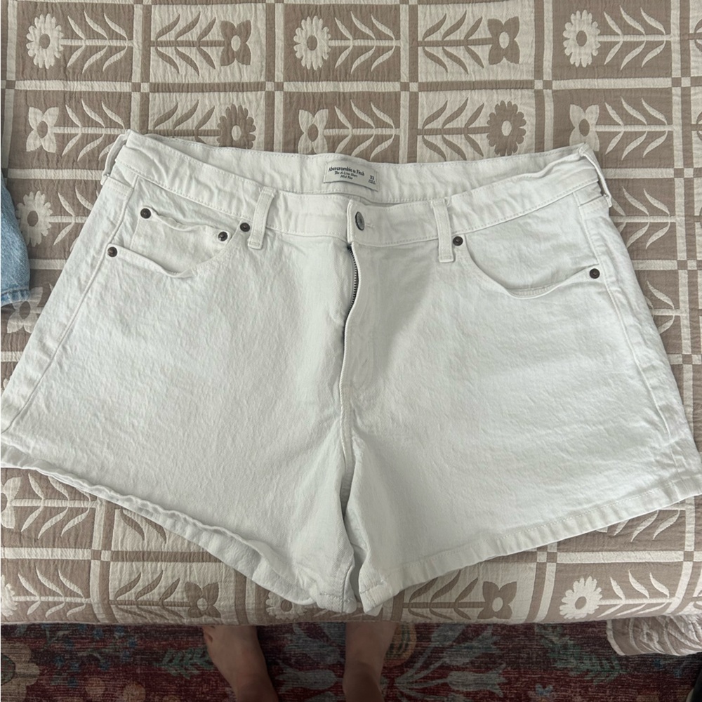 Abercrombie & Fitch Mid Rise A Line Shorty